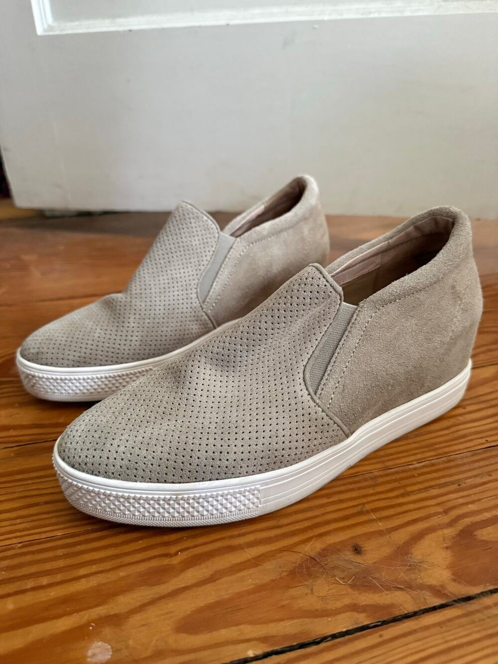 Caslon size 8 Taupe Allie Wedge Sneaker